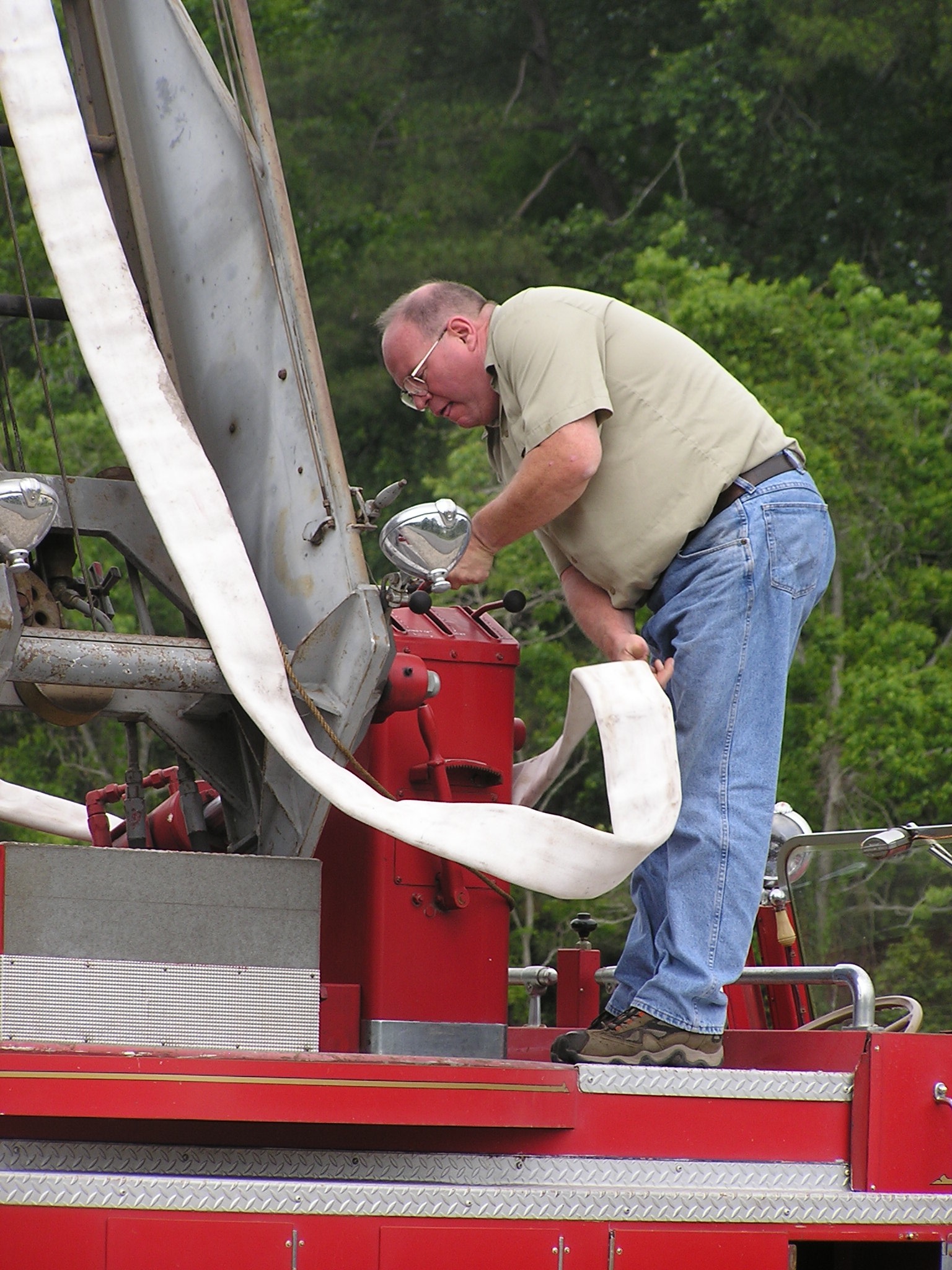 Preparing Aerial Ladder 7 May 2008.JPG