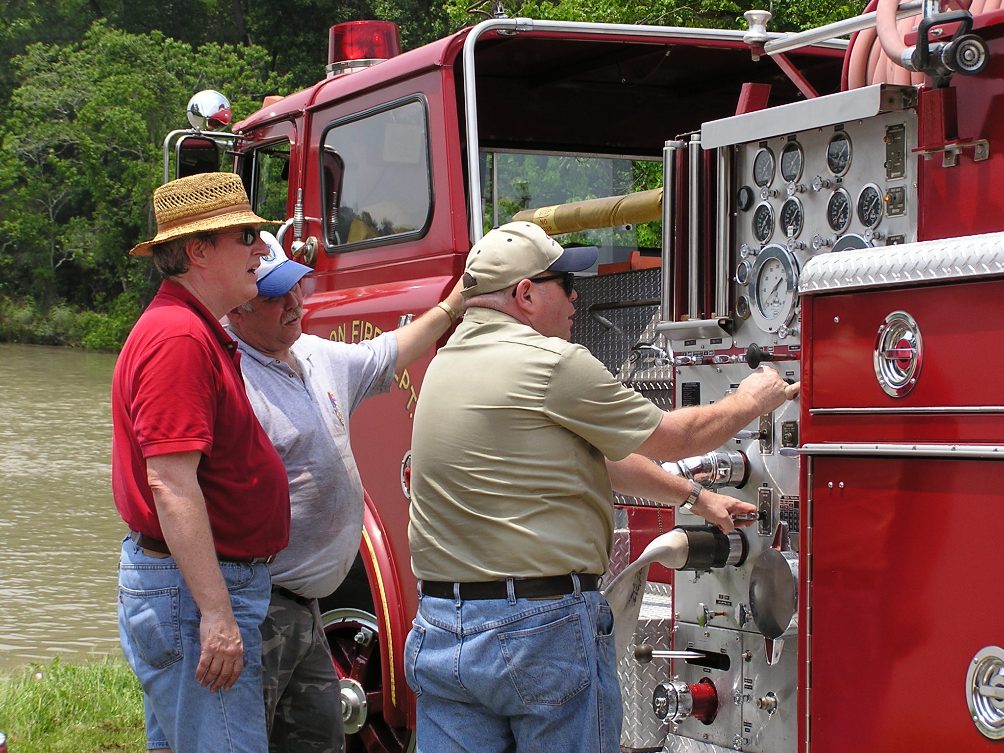 Treadway 1981 Mack 5 May 2008.JPG