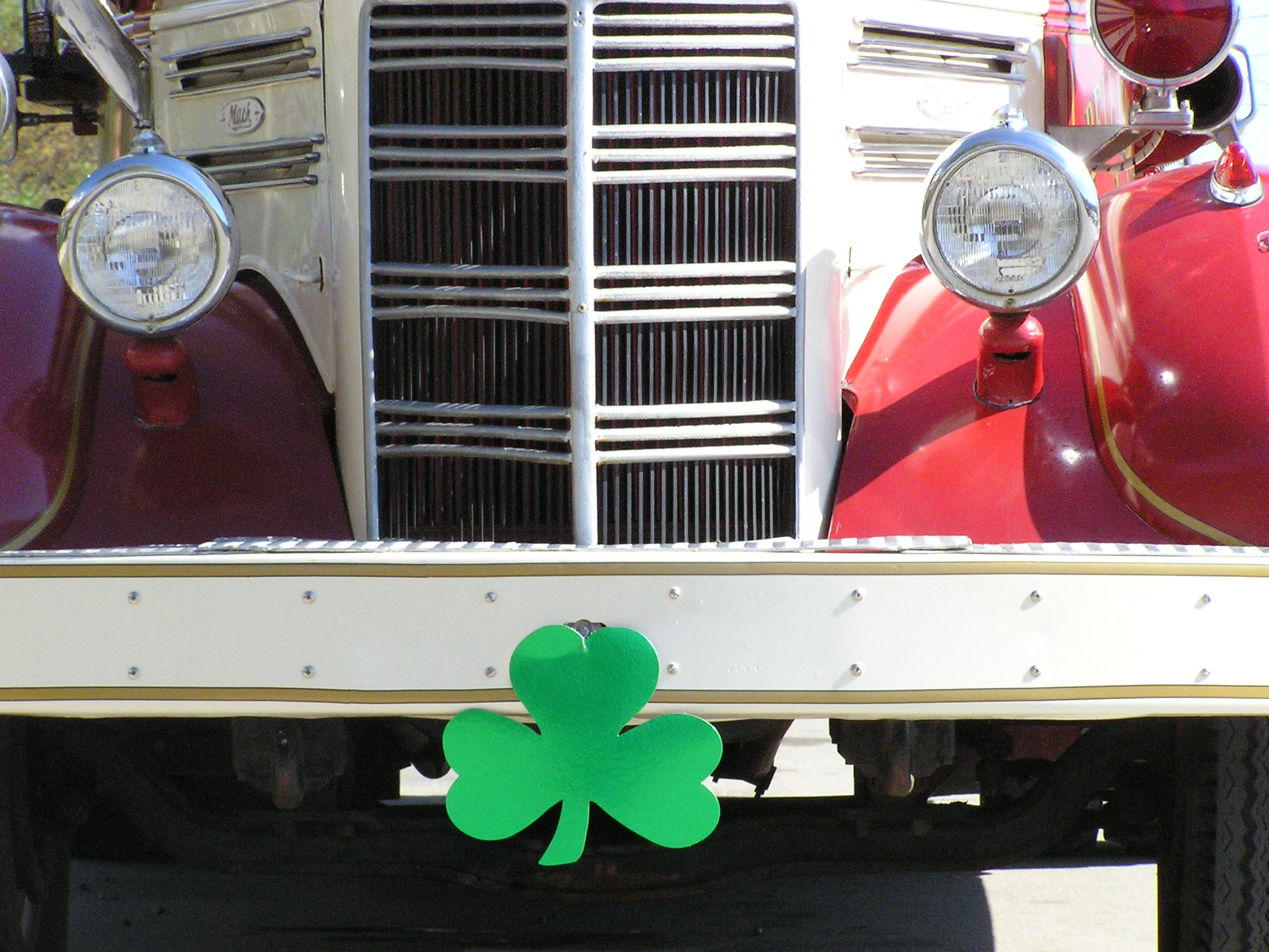 Front grill of Clinton's '48 Mack