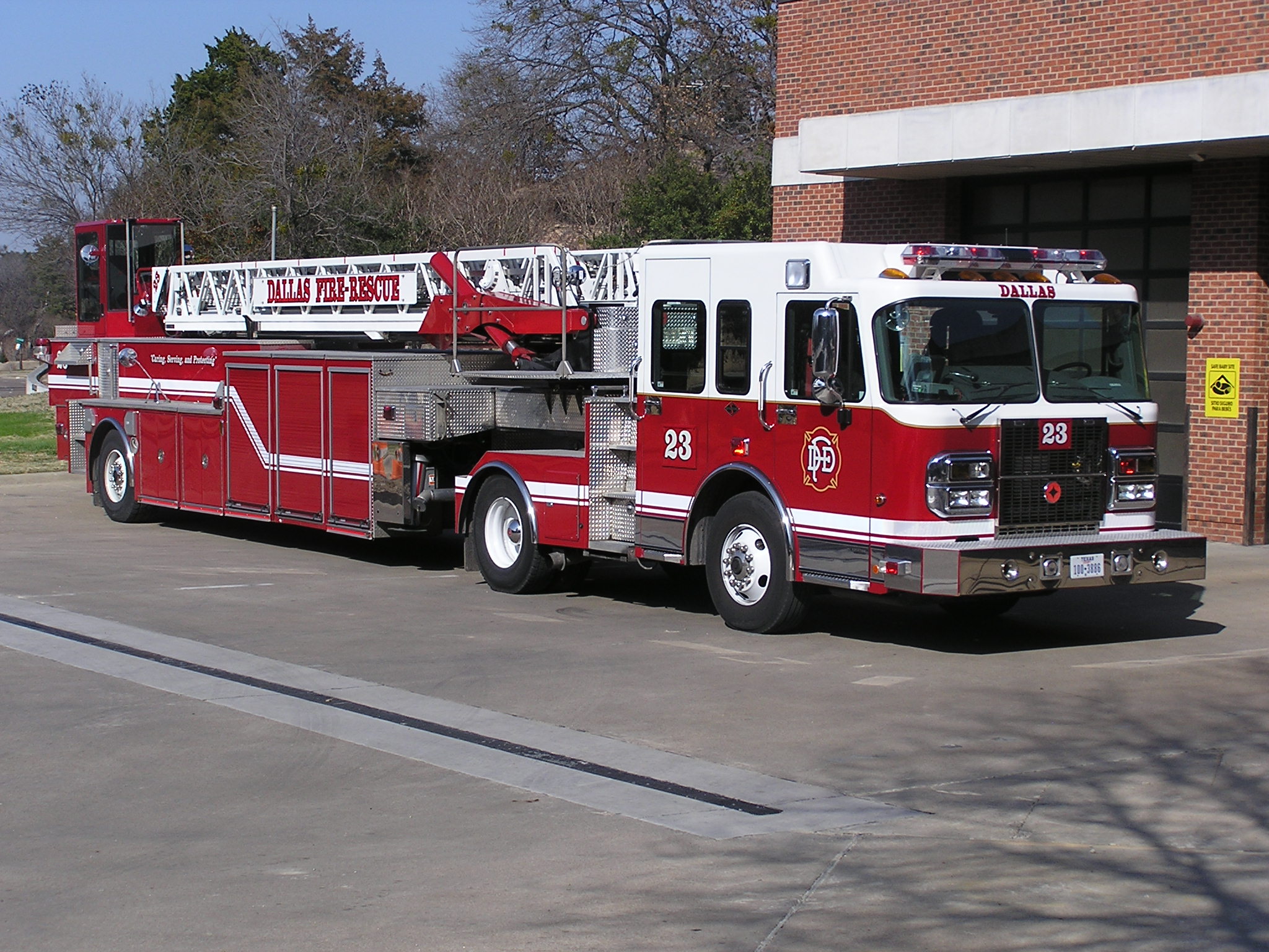 Dallas Aerial Ladder 25.JPG