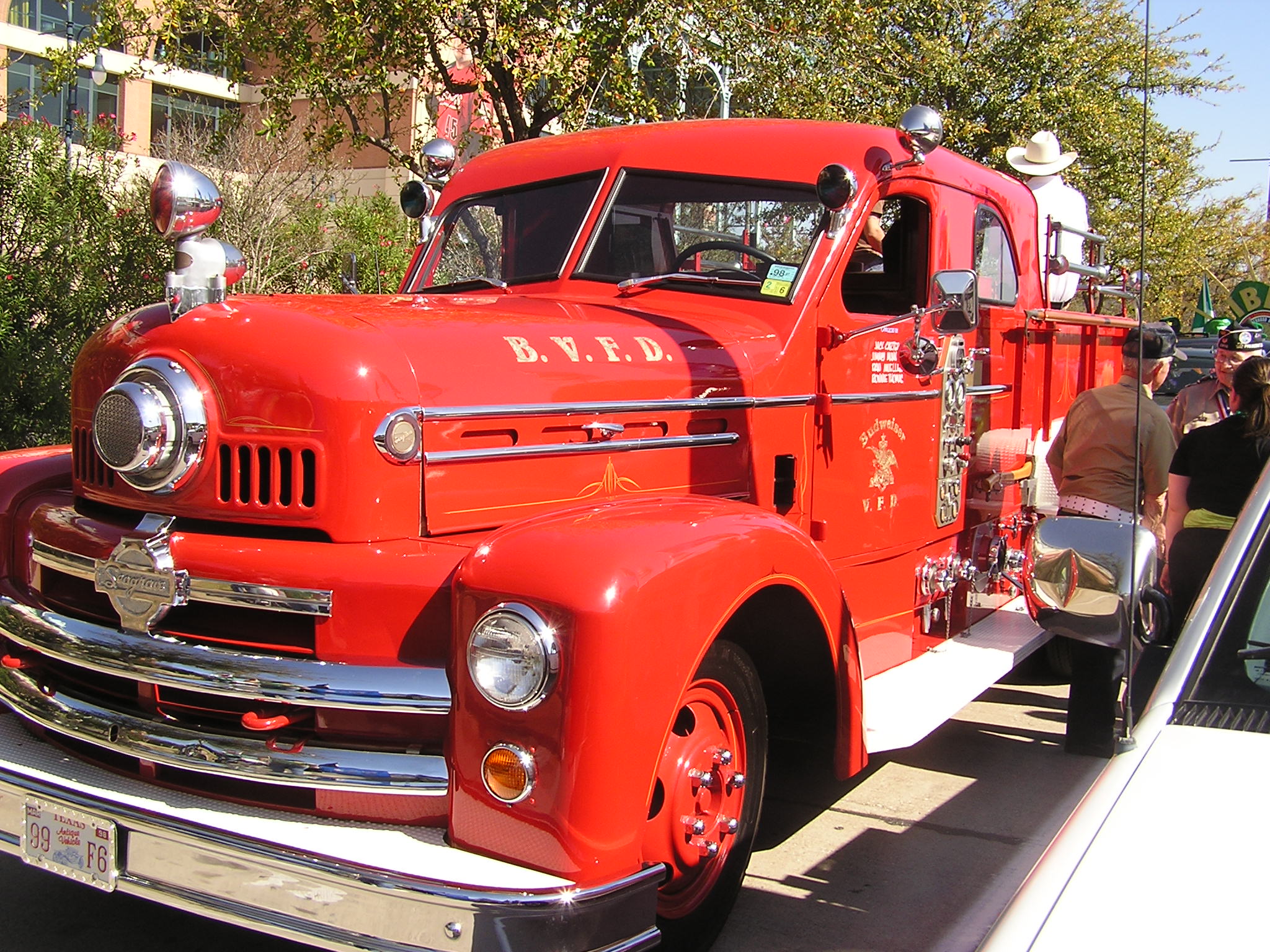 1953 Seagrave Budweiser Volunteer FD.JPG