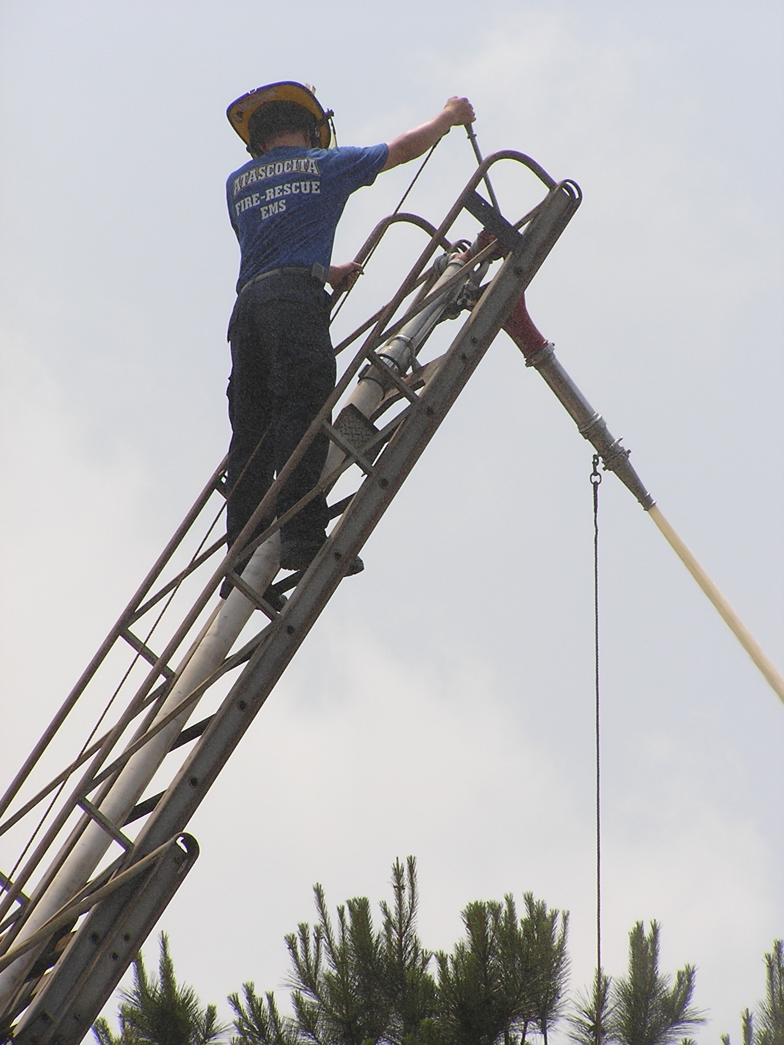 Aerial Pursuit 2 May 2008.JPG