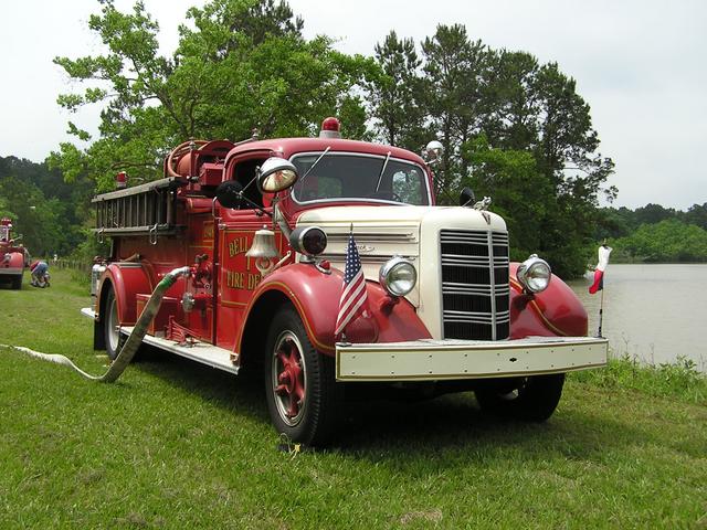 Clinton 1948 Mack 1 May 2008.jpg