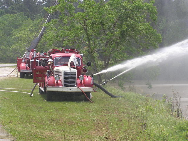 Clinton 1948 Mack 12 May 2008.JPG