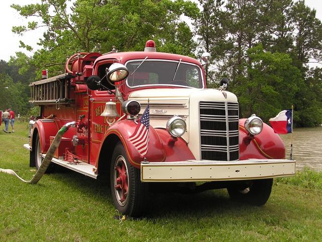 Clinton 1948 Mack 2 May 2008.jpg