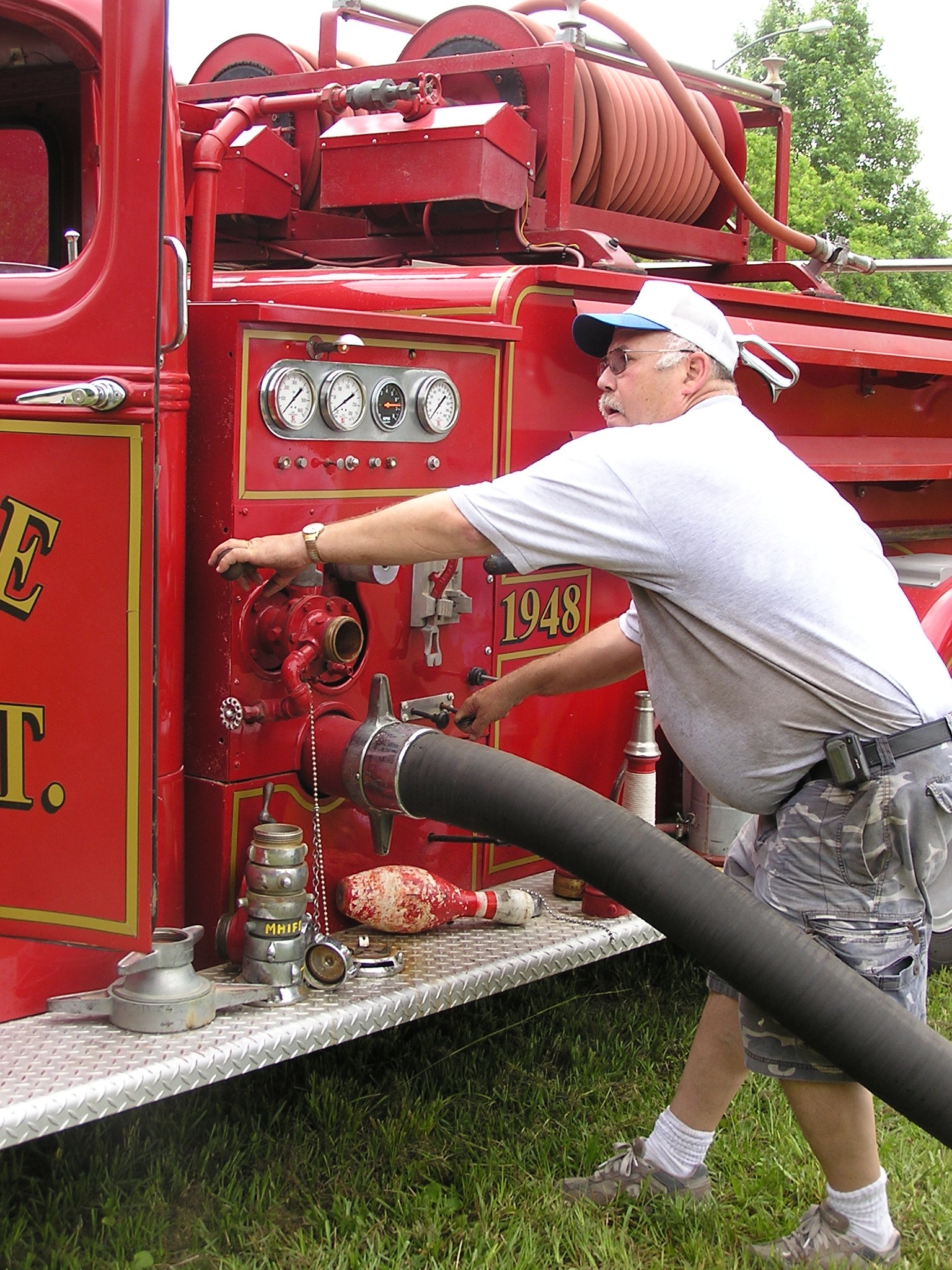 Clinton 1948 Mack 5 May 2008.JPG