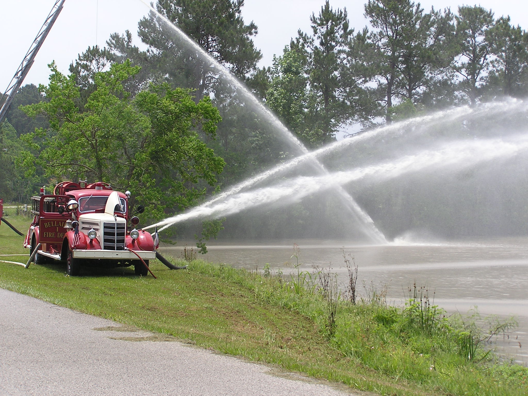 Clinton 1948 Mack 6 May 2008.JPG