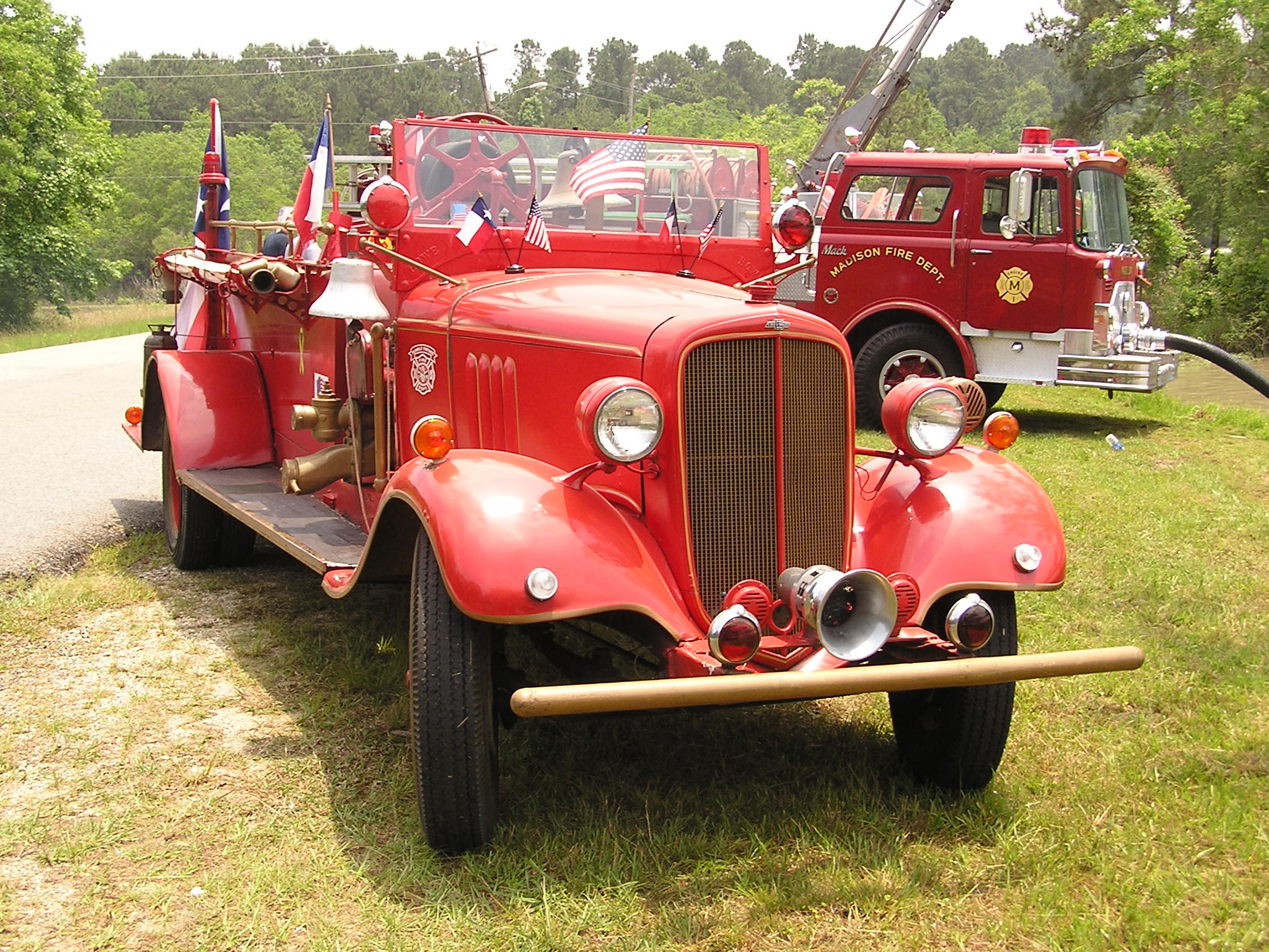 Morrison 1935 Chevy 2 May 2008.JPG