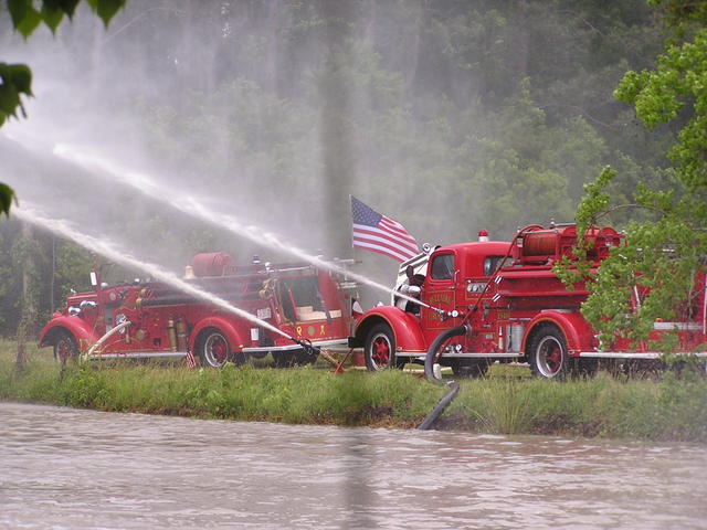 Pair of Macks at Pumpnic May 2008.JPG